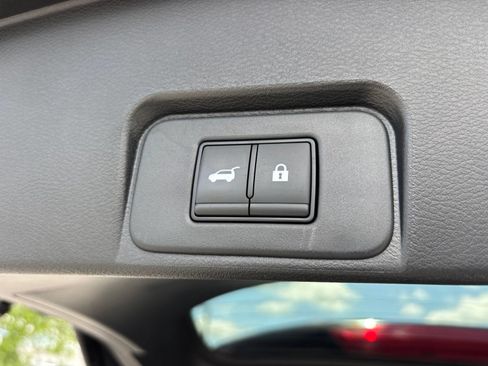 Used 2024 Nissan Rogue SL AWD/4WD image 18