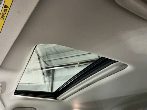 Used 2024 Nissan Armada SL w/ Captain's Chairs Package image 5