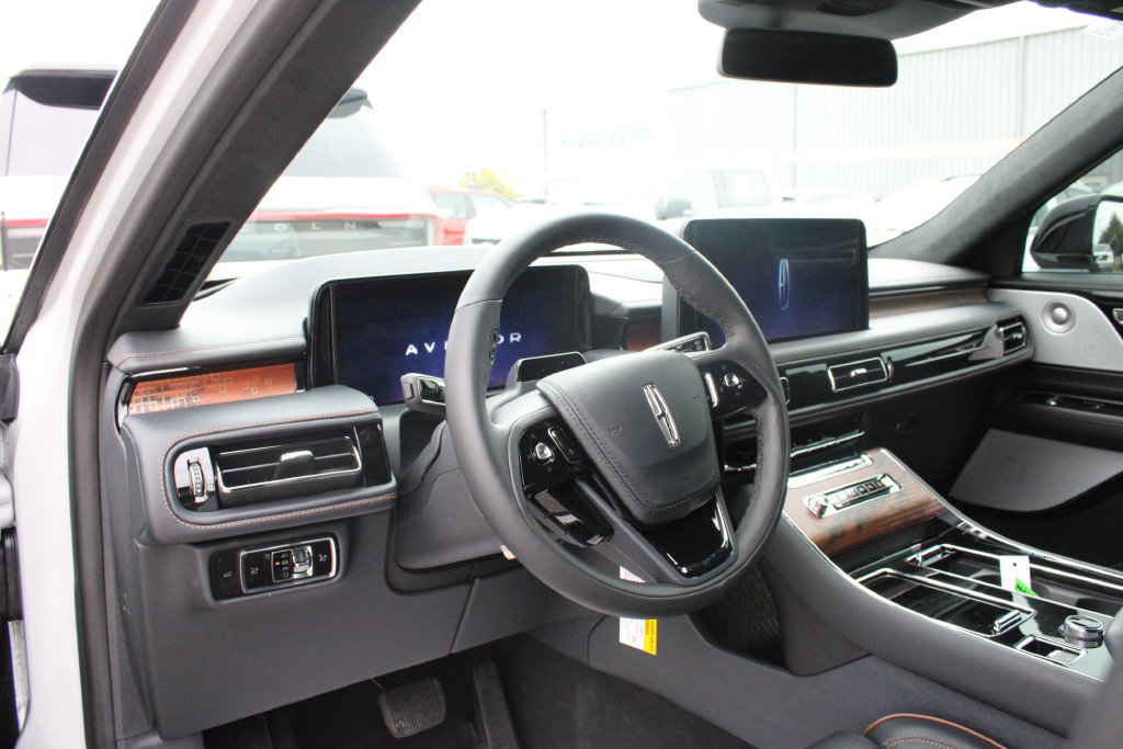 New 2027 Lincoln Aviator Black Label w/ Dynamic Handling Package AWD/4WD image 2