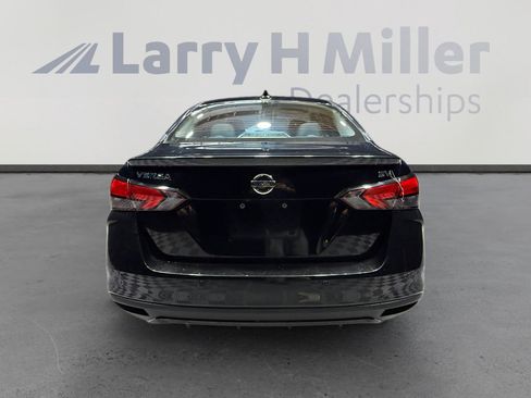 Used 2020 Nissan Versa SV image 4