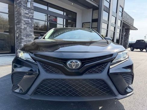 Used 2019 Toyota Camry SE w/ Carpet Mat Package image 17