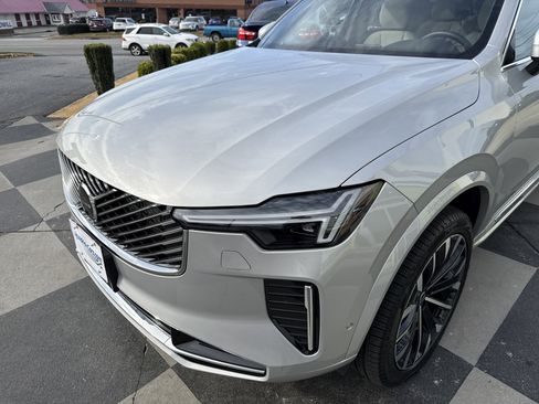 Used 2025 Volvo XC90 B5 Plus image 6