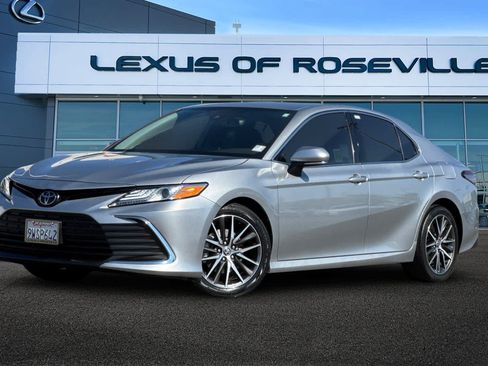 Used 2022 Toyota Camry XLE FWD image 1