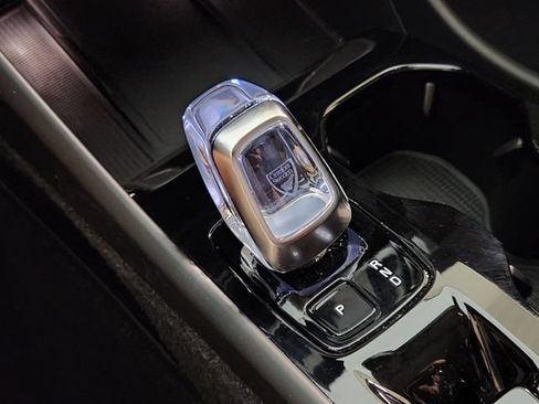 Certified 2026 Volvo XC40 B5 Plus AWD/4WD image 20