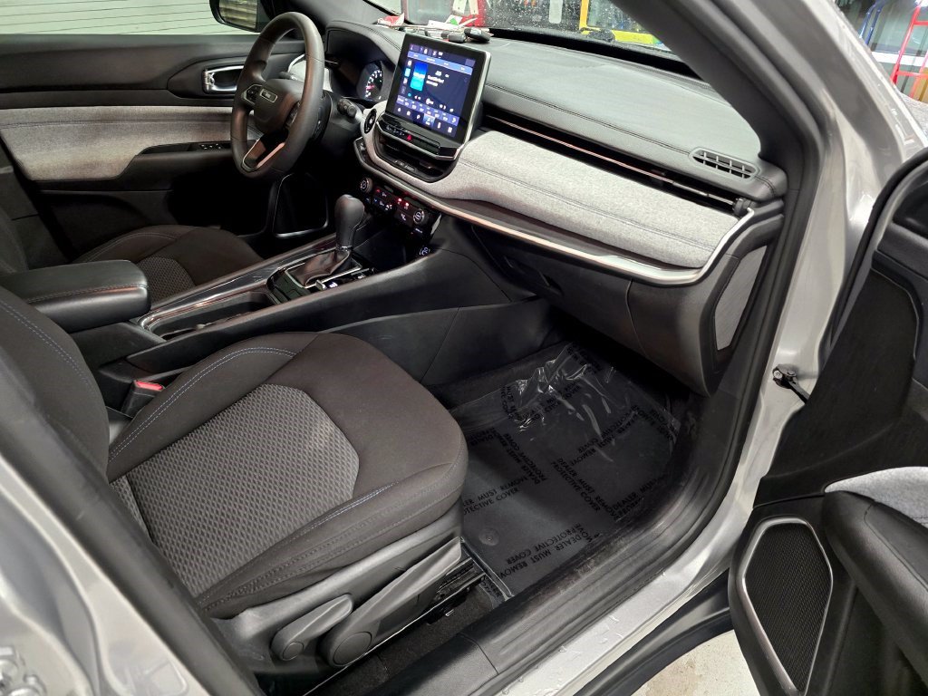 Certified 2023 Jeep Compass Sport AWD/4WD image 29