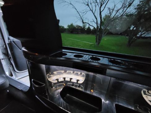 Used 2013 Lincoln MKT AWD image 60