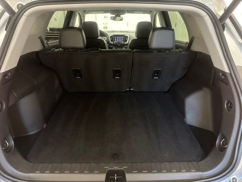 Used 2024 GMC Terrain SLT AWD/4WD image 5