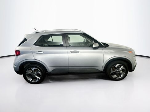 Used 2025 Hyundai Venue SEL FWD image 10