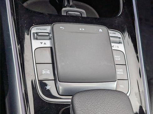 Used 2020 Mercedes-Benz GLB 250 4MATIC w/ Premium Package image 24