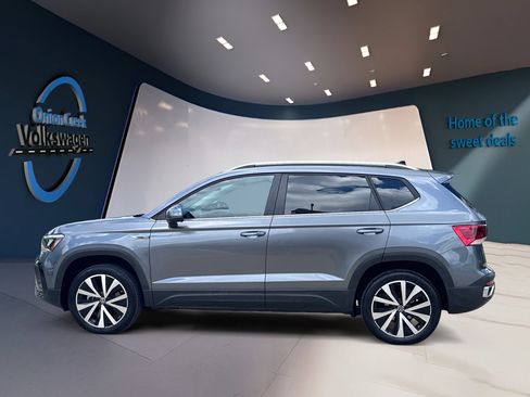 Used 2024 Volkswagen Taos SE FWD image 7