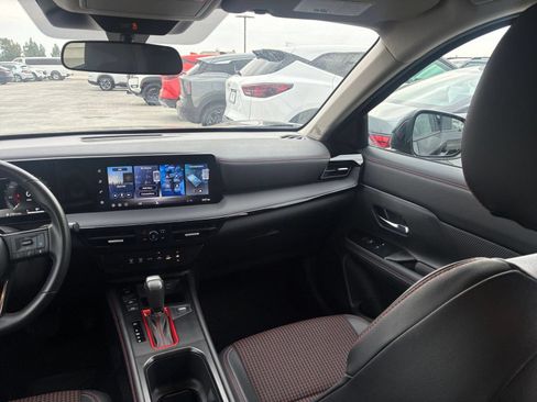Used 2026 Nissan Kicks SR AWD/4WD image 33