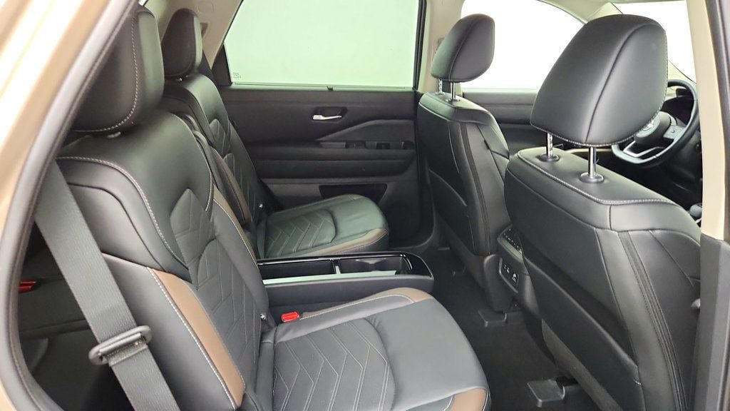 Used 2023 Nissan Pathfinder Platinum AWD/4WD image 22