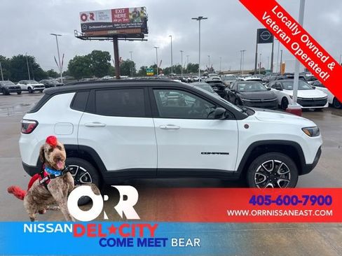 Used 2025 Jeep Compass Trailhawk AWD/4WD image 6