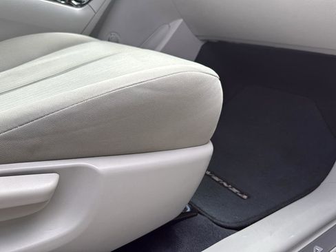 Used 2012 Toyota Venza LE w/ LE Convenience Pkg image 25