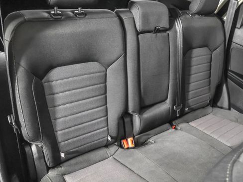 Used 2018 Ford Edge SE image 39