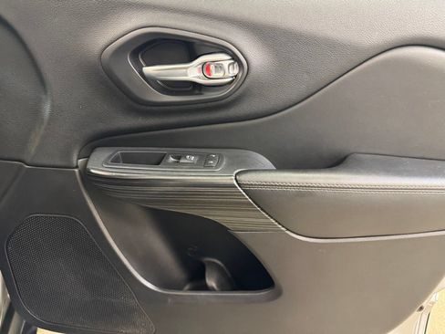 Used 2017 Jeep Cherokee Limited AWD/4WD image 29