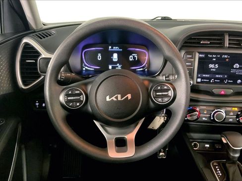 Certified 2025 Kia Soul LX w/ LX Technology Package FWD image 5
