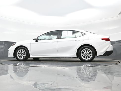 Used 2025 Toyota Camry LE image 27