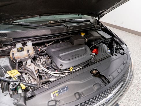 Used 2020 Chrysler Pacifica Touring-L image 31