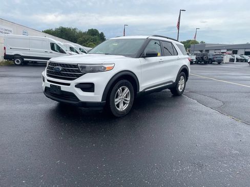 Used 2022 Ford Explorer XLT AWD/4WD image 1