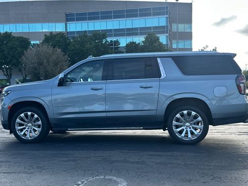 Used 2024 Chevrolet Suburban Premier AWD/4WD image 7
