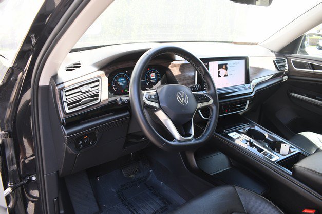 Used 2024 Volkswagen Atlas SEL AWD/4WD image 14