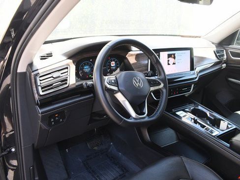 Used 2024 Volkswagen Atlas SEL AWD/4WD image 14