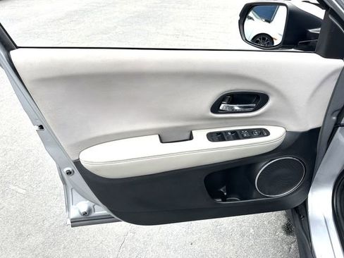 Used 2017 Honda HR-V EX image 12