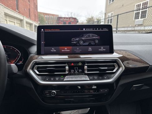 Used 2024 BMW X4 xDrive30i w/ Premium Package image 17