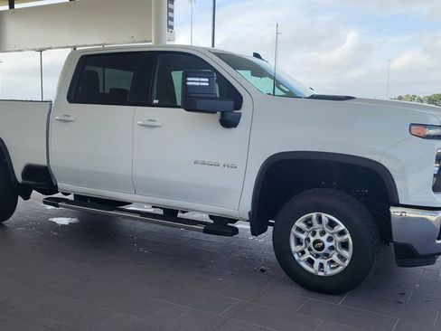Used 2025 Chevrolet Silverado 2500 LT w/ Convenience Package image 4