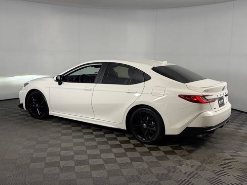 Used 2025 Toyota Camry SE FWD image 9