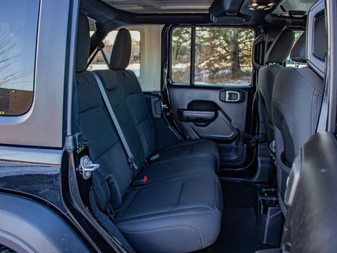 Used 2022 Jeep Wrangler Unlimited Sport image 17