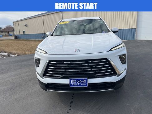 Used 2025 Buick Enclave Preferred image 9