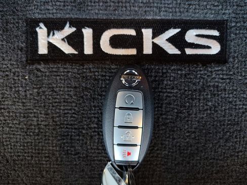 Used 2021 Nissan Kicks SR w/ SR Premium Package image 32