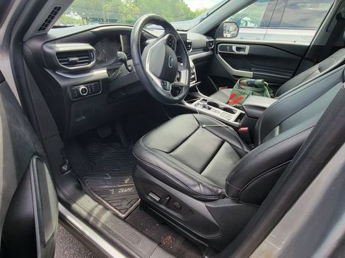 Used 2023 Ford Explorer XLT w/ Equipment Group 202A RWD image 8