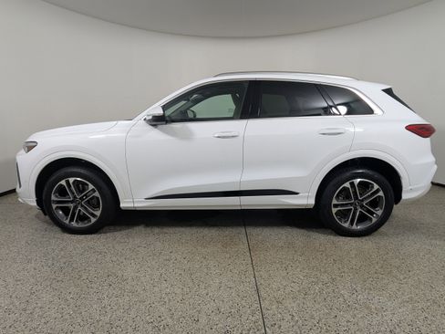 Certified 2025 Audi Q5 Premium w/ Premium Plus AWD/4WD image 4