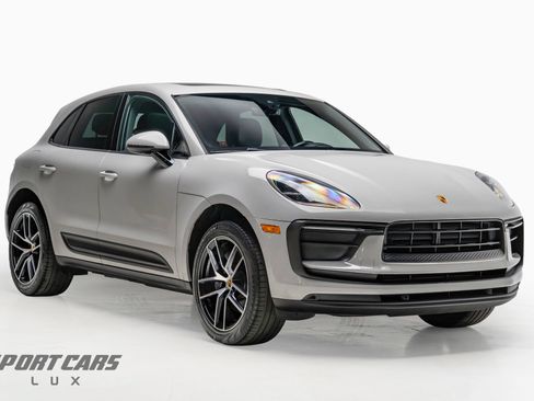 Used 2022 Porsche Macan AWD/4WD image 1