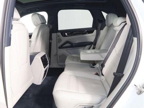 Used 2020 Porsche Cayenne AWD/4WD image 59