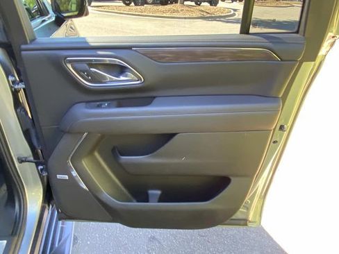 Used 2024 Chevrolet Suburban LT w/ Luxury Package AWD/4WD image 36