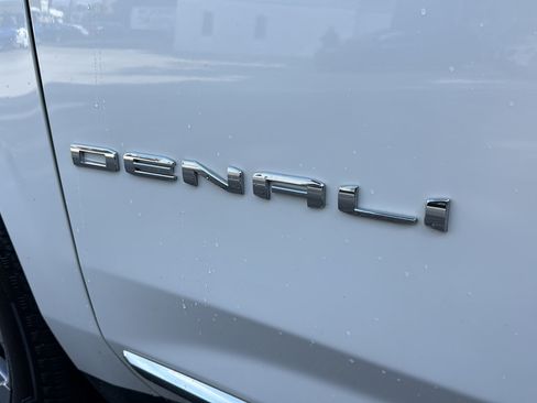 Used 2021 GMC Yukon Denali AWD/4WD image 9