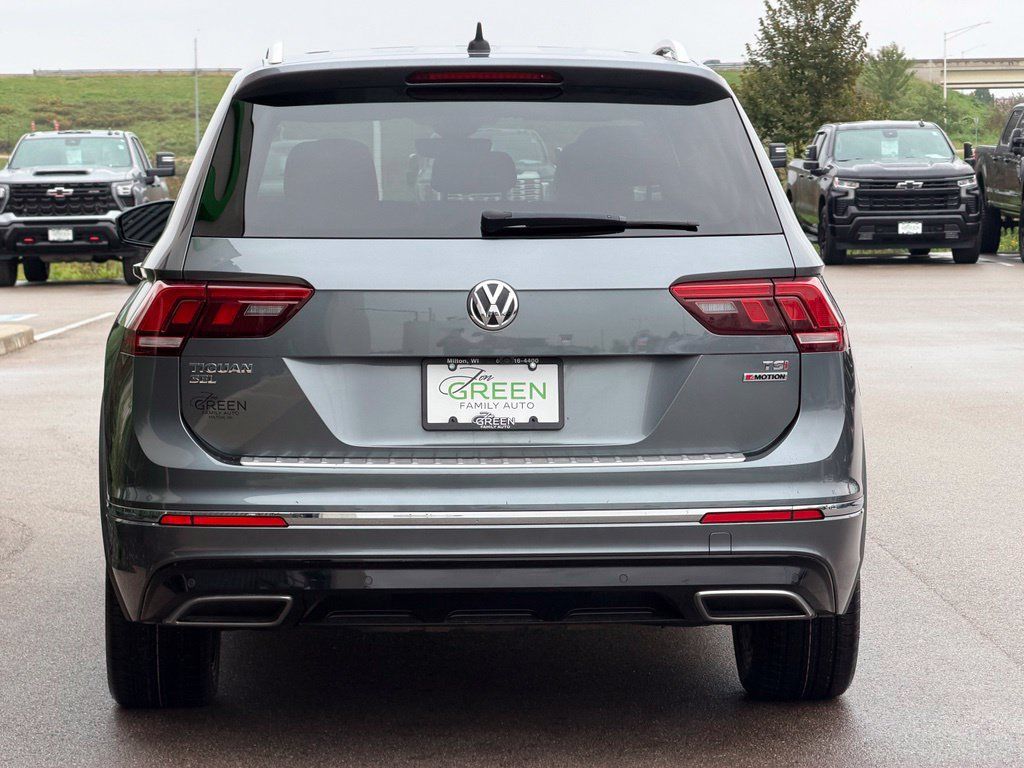 Used 2018 Volkswagen Tiguan SEL Premium w/ R-Line Package AWD/4WD image 8