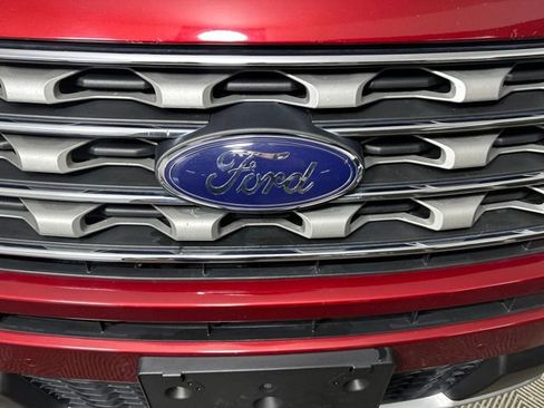 Used 2016 Ford Explorer XLT w/ Equipment Group 202A image 9