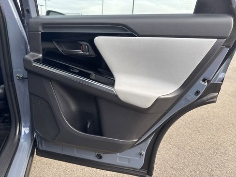 Certified 2023 Subaru Solterra Limited image 22