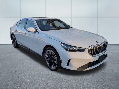 Certified 2024 BMW 530i xDrive 530i xDrive w/ Premium Package image 1