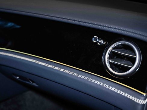 Used 2024 Bentley Flying Spur V8 image 46