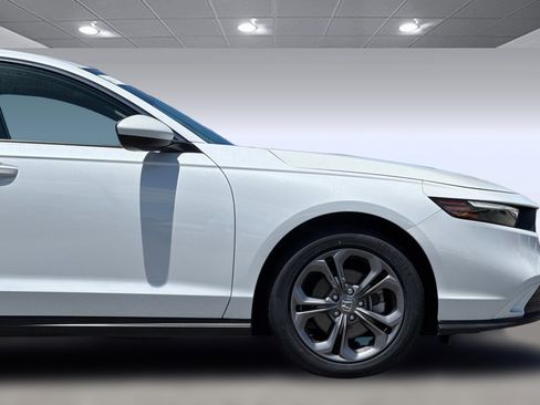 Used 2023 Honda Accord EX image 33