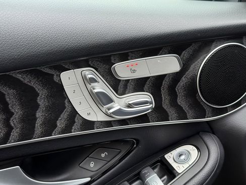 Used 2017 Mercedes-Benz GLC 300 4MATIC image 3