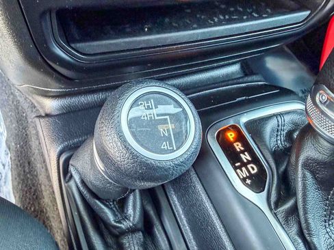 Used 2022 Jeep Wrangler Unlimited Sport AWD/4WD image 19