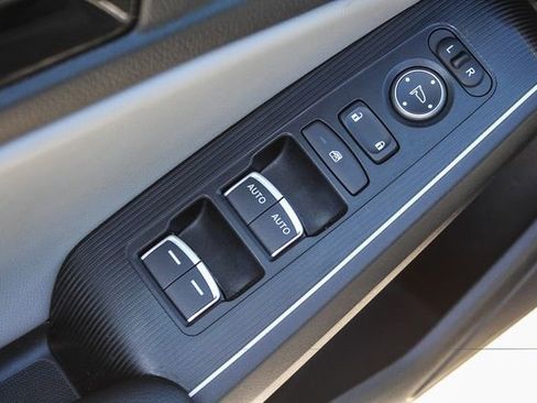 Used 2025 Honda Civic Sport image 28