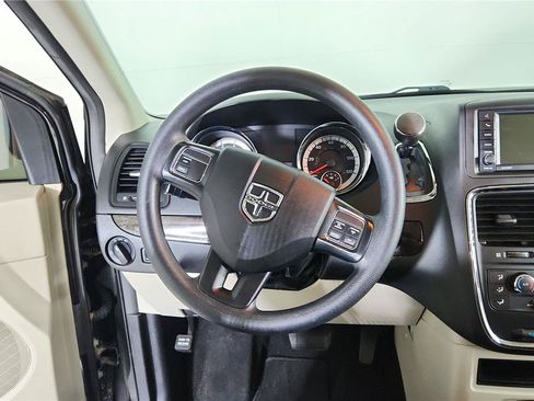 Used 2020 Dodge Grand Caravan SE FWD image 12